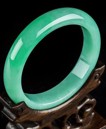 碧玉尊天然翡翠手镯